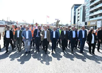 Geçitte ulaşım çift yönlü olarak başlıyor