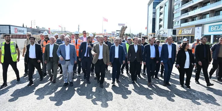 Geçitte ulaşım çift yönlü olarak başlıyor