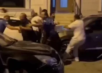 Çocuk görme bahanesiyle darp etti