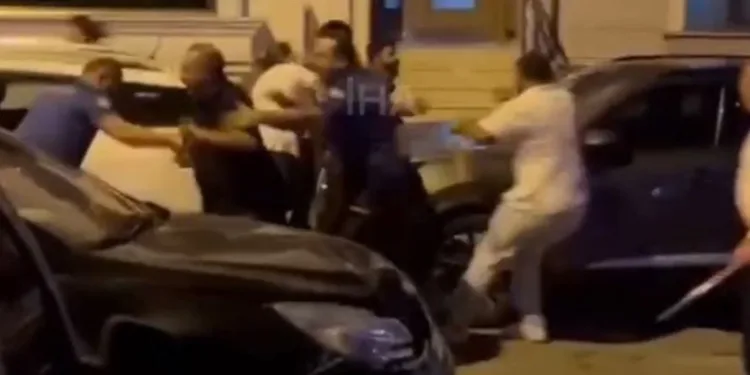 Çocuk görme bahanesiyle darp etti