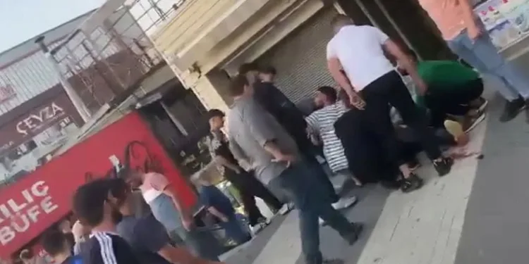 Bursa’da alacak verecek kavgası kanlı bitti : 2 yaralı