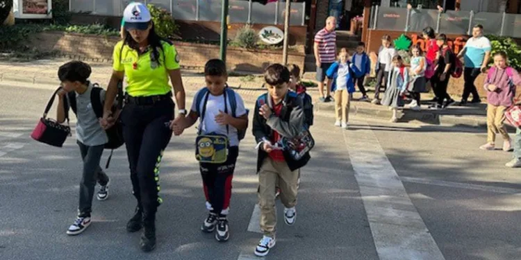 Bursa’da Okul Polisi, eğitim kurumları çevresinde kuş uçurtmuyor