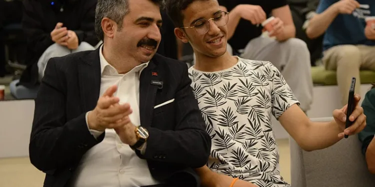 Yıldırım Belediye Başkanı Yılmaz gençlerle buluştu