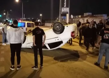 Sürücünün kontrolünden çıkan otomobil takla attı
