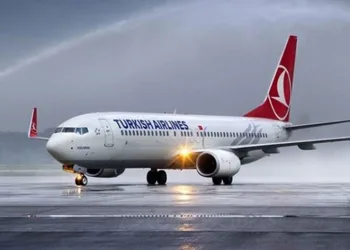 THY uçağı taksi yolundan çıktı