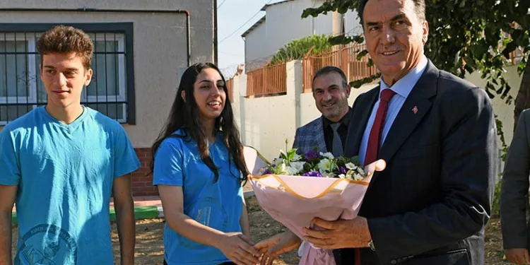 Mustafa Dündar’dan eğitime destek