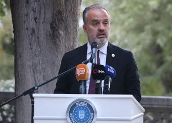 Mevlid’in yazarı kabri başında anıldı