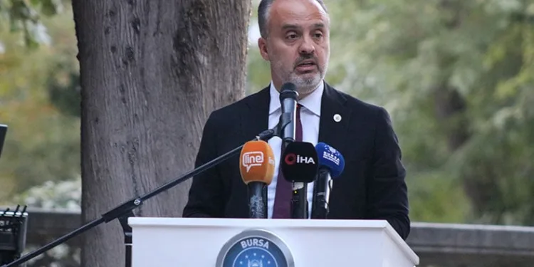 Mevlid’in yazarı kabri başında anıldı