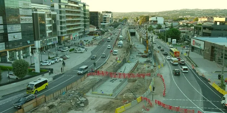 Geçit yolu trafiğe açıldı