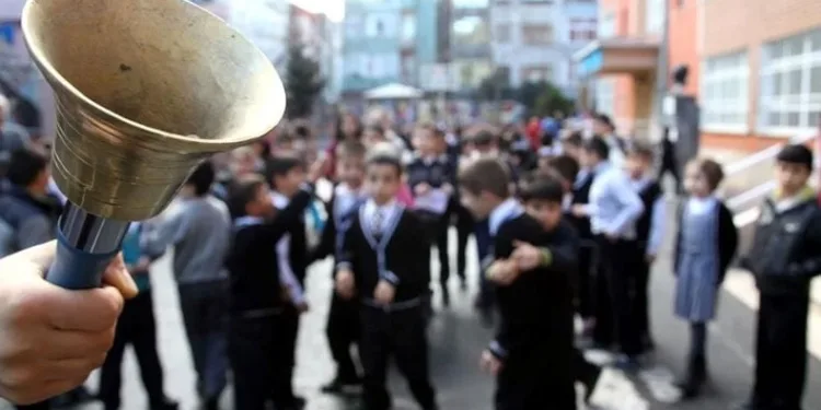 20 milyon öğrenci okula döndü