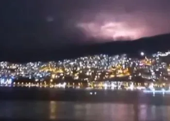 Şimşekler Bursa’dan bile görüldü