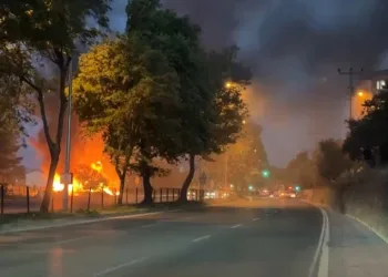 Bursa’da AVM yanında korkutan yangın