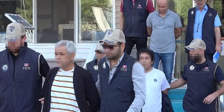 FETÖ hükümlüsü 3 eski öğretmen yakalandı