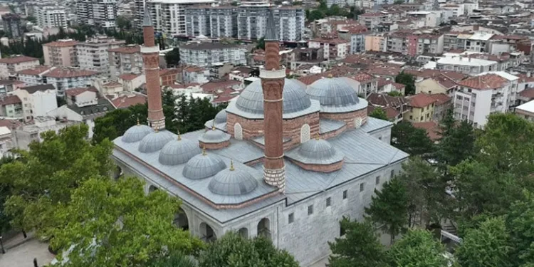Bu caminin içine sinek giremiyor