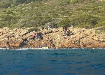 Mahsur kalana 36 düzensiz göçmen kurtarıldı