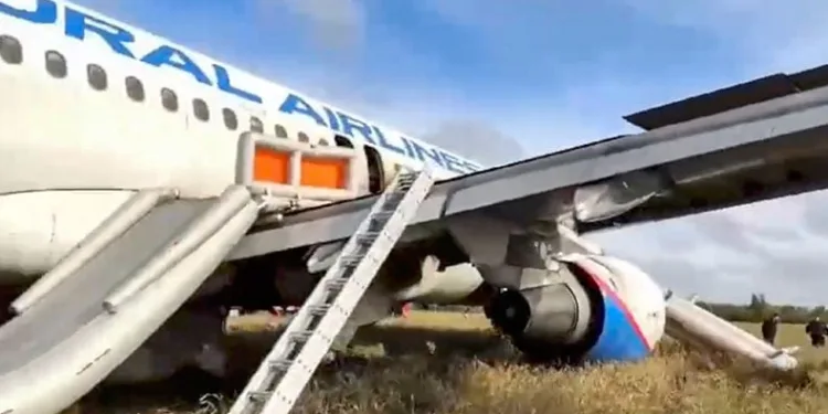 Yolcu uçağı acil iniş yaptı