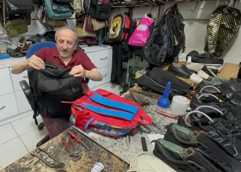 Ayakkabıcılarda çanta ve valiz yoğunluğu