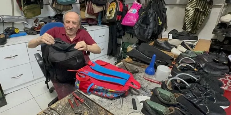 Ayakkabıcılarda çanta ve valiz yoğunluğu
