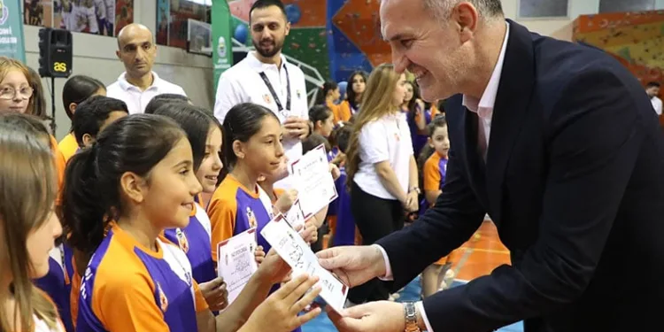 Yaz Okulları’nda öğrenciler sertifikalarını aldı