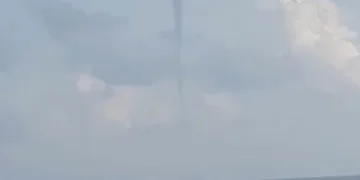 Denizde çıkan hortum korkuttu