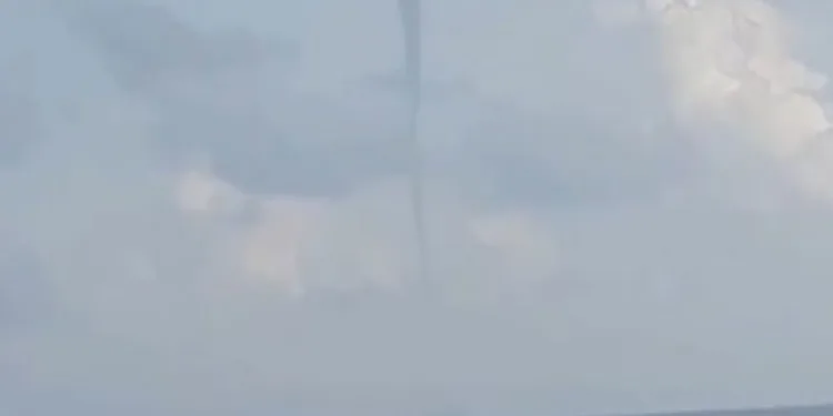 Denizde çıkan hortum korkuttu
