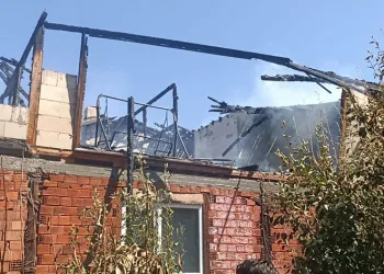 Eşi ve kayınvalidesiyle tartışan kadın evi yaktı