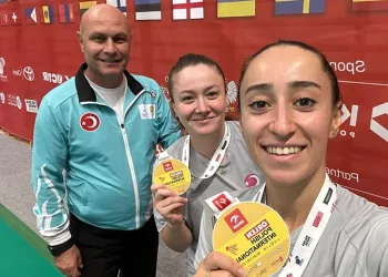 Badmintonda Erzincanlı kızlar şampiyon oldu