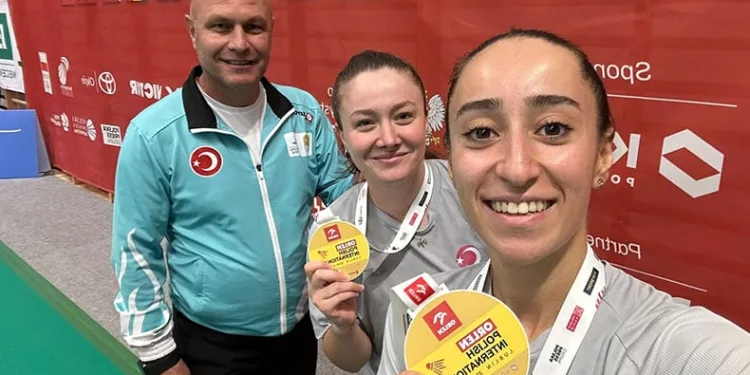 Badmintonda Erzincanlı kızlar şampiyon oldu