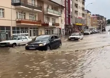 Adana’da yağmur sele neden oldu