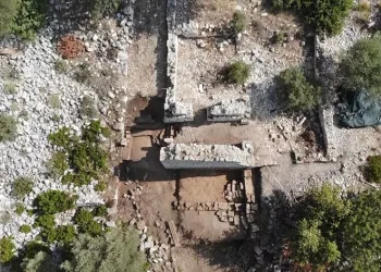 Bin 960 yıllık gümrük yazıtı