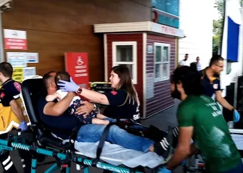 Bursa’da 2 otomobil kafa kafaya çarpıştı