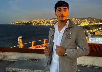 Sokakta söylediği şarkıyla viral oldu