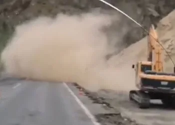Uzundere yolunda tehlikeli anlar