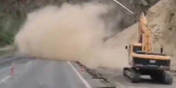 Uzundere yolunda tehlikeli anlar