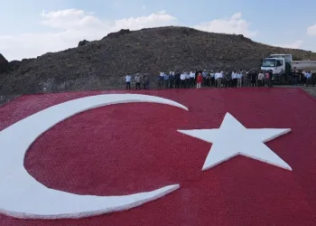 700 metrekarelik Türk bayrak