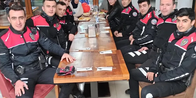 Ekiplerden ağlatan doğum günü sürprizi
