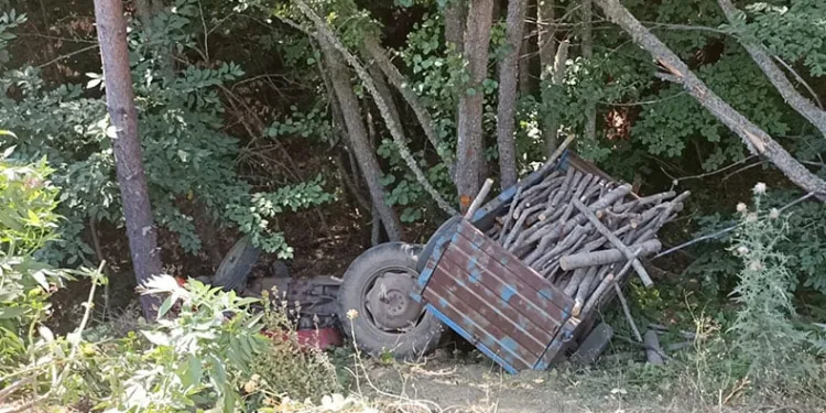 15 metrelik uçurumdan düştü