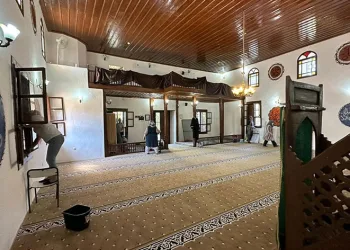 Başkan Aydın tarihi camiye sahip çıktı