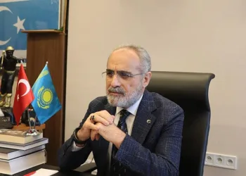 Yalçın Topçu görevine devam ediyor