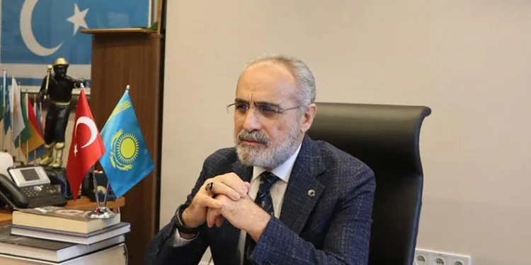Yalçın Topçu görevine devam ediyor