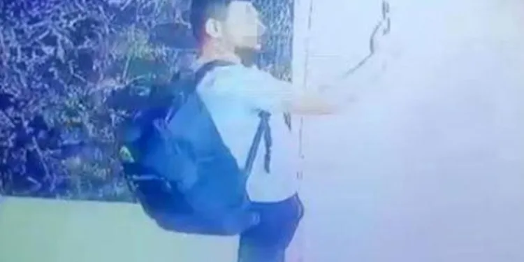 Pişkin hırsız ayakkabıları çalıp özçekim yaptı