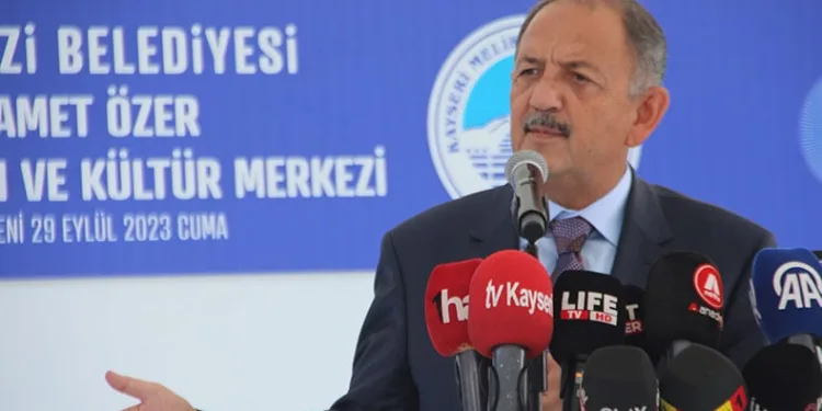 “1 milyon 900 bin vatandaşımız evlerinin dışında”