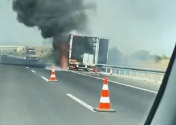 Bursa’da seyir halindeki tır alevlere teslim oldu