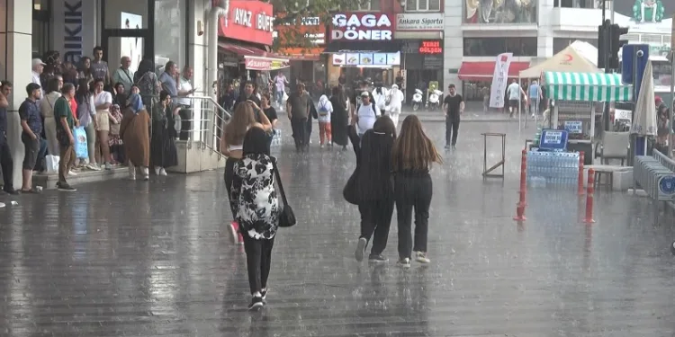Bursalılar yağmura hazırlıksız yakalandı