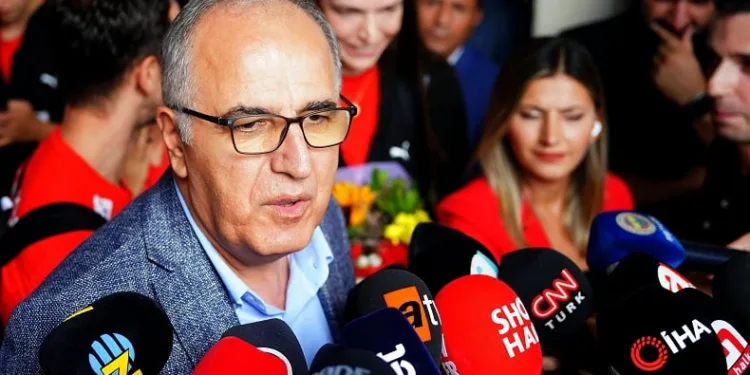 Mehmet Akif Üstündağ: “Türk voleybolu adına gurur duyuyorum”