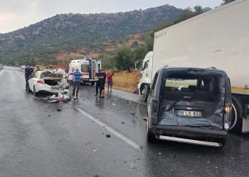 Zincirleme trafik kazası: 8 yaralı