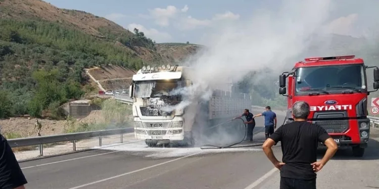 Tırda çıkan yangın söndürüldü