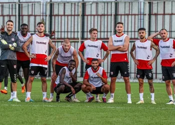 31 futbolcu ile yollarını ayıran Samsunspor, 14 yeni transfer yaptı