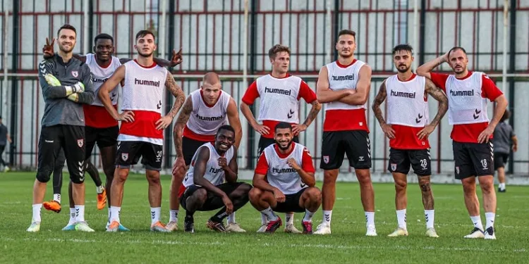 31 futbolcu ile yollarını ayıran Samsunspor, 14 yeni transfer yaptı