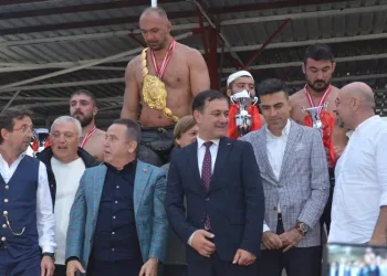 671. Tarihi Elmalı Yağlı Güreşleri’nde başpehlivan Ali Gürbüz